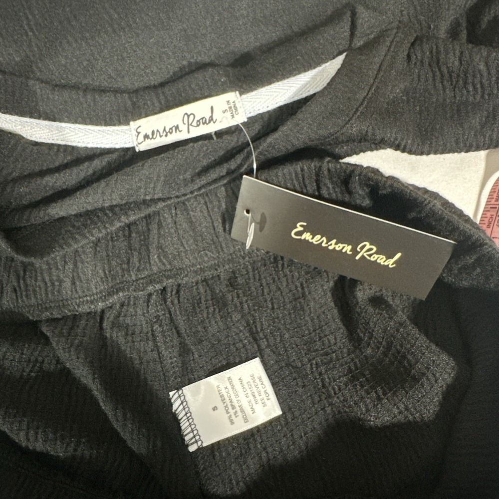 NEW $68 Emerson Road [ Small ] 2 Piece Set Daisy Pajamas Tee + Shorts Black 7069 - Picture 5 of 14